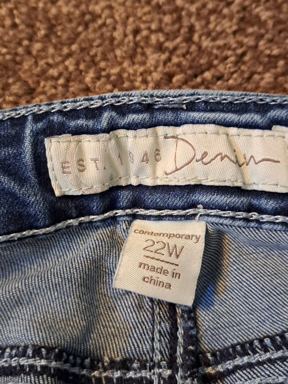 Est.1946 Denim Cropped Jeans With Rhinestone Embellished Flap Pockets - Picture 4 of 10